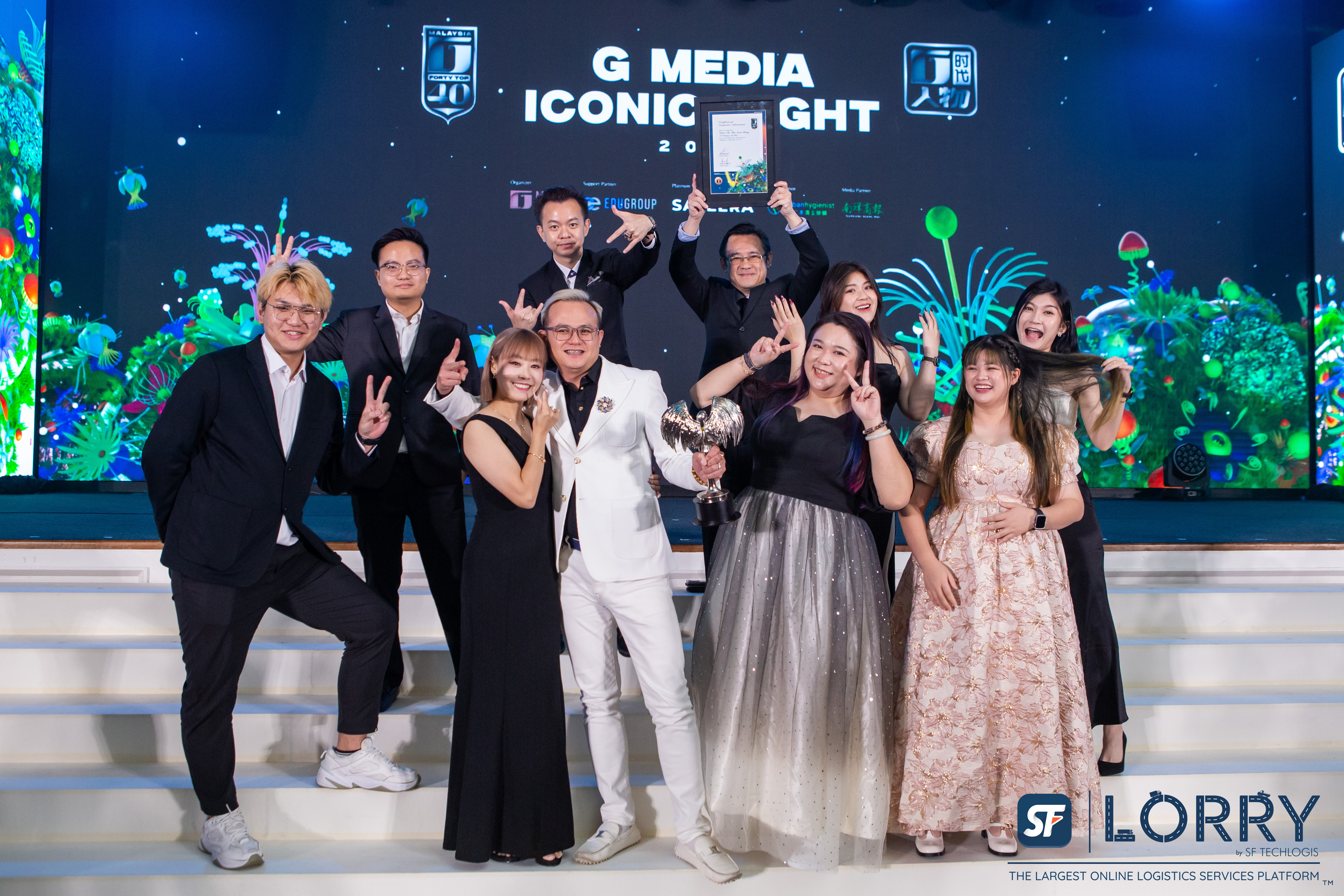 Dato' Dr. Tan Soon Hong receives G FORTY TOP 40 award at G Media Iconic Award 2024 for SF Lorry’s impact on logistic and transport Malaysia