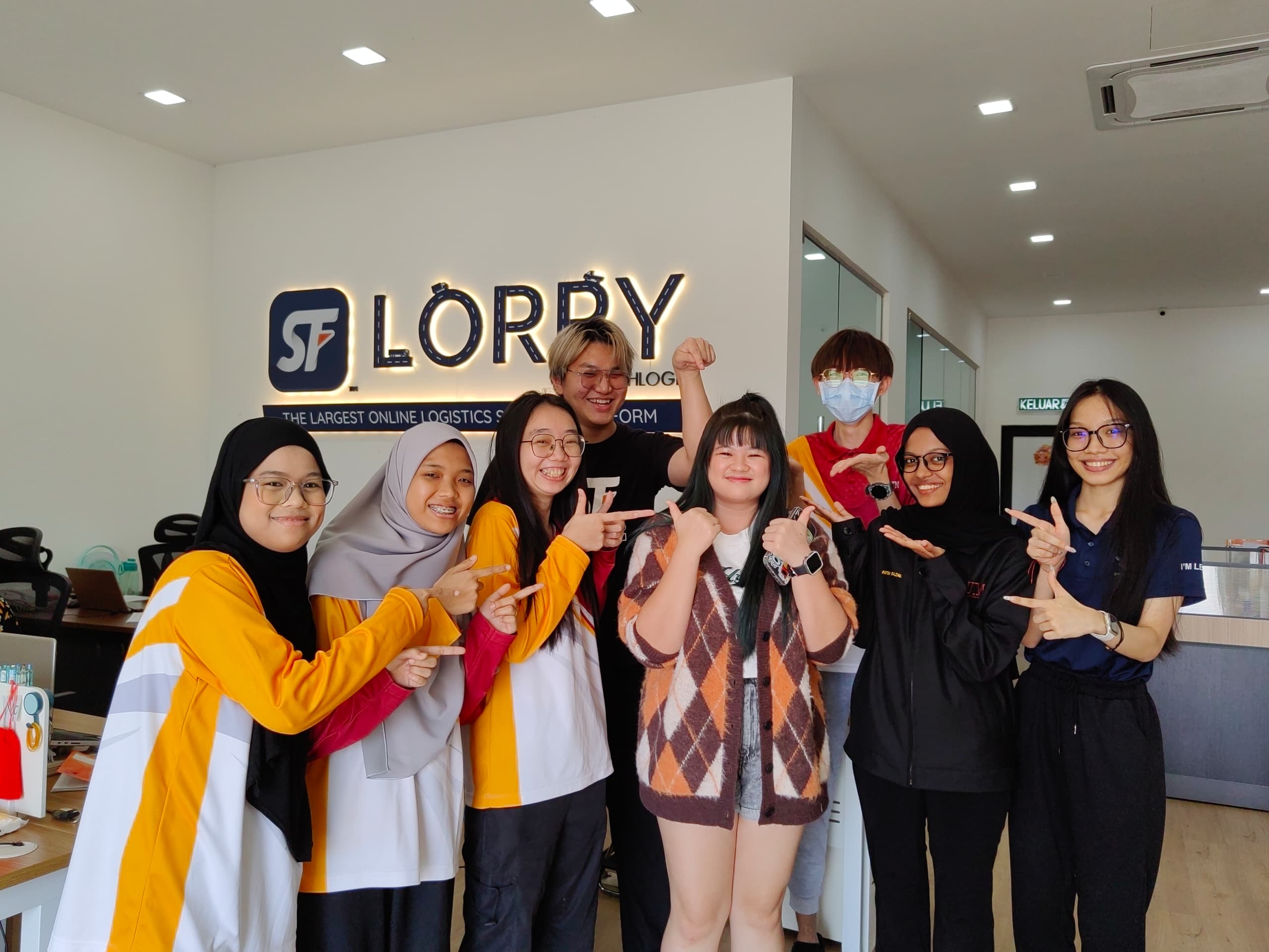 UTM students visiting SF Lorry logistic Malaysia dispatch center