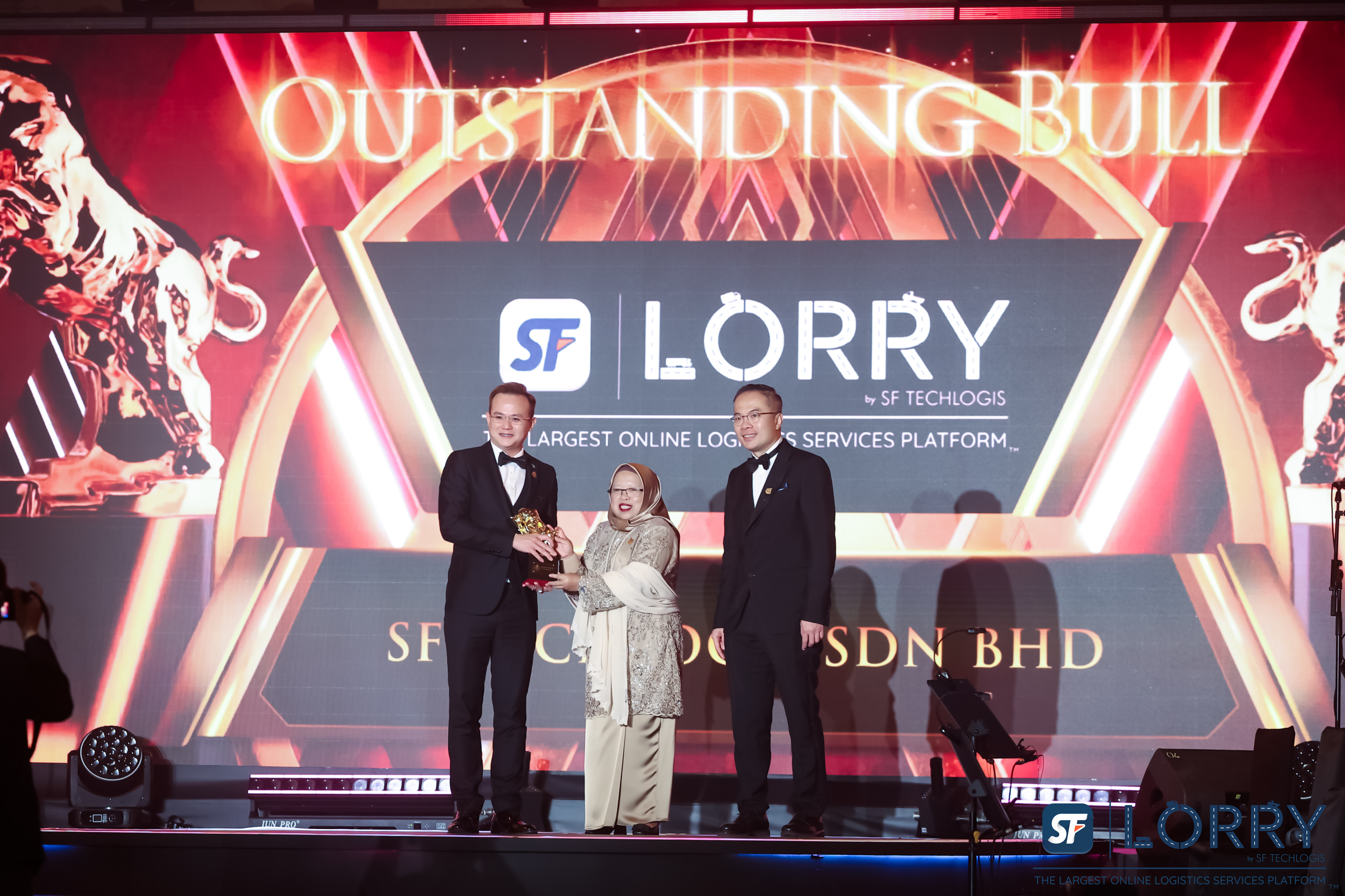 SF LORRY founder Dato' Dr. Tan Soon Hong at Golden Bull Award 2025 ceremony