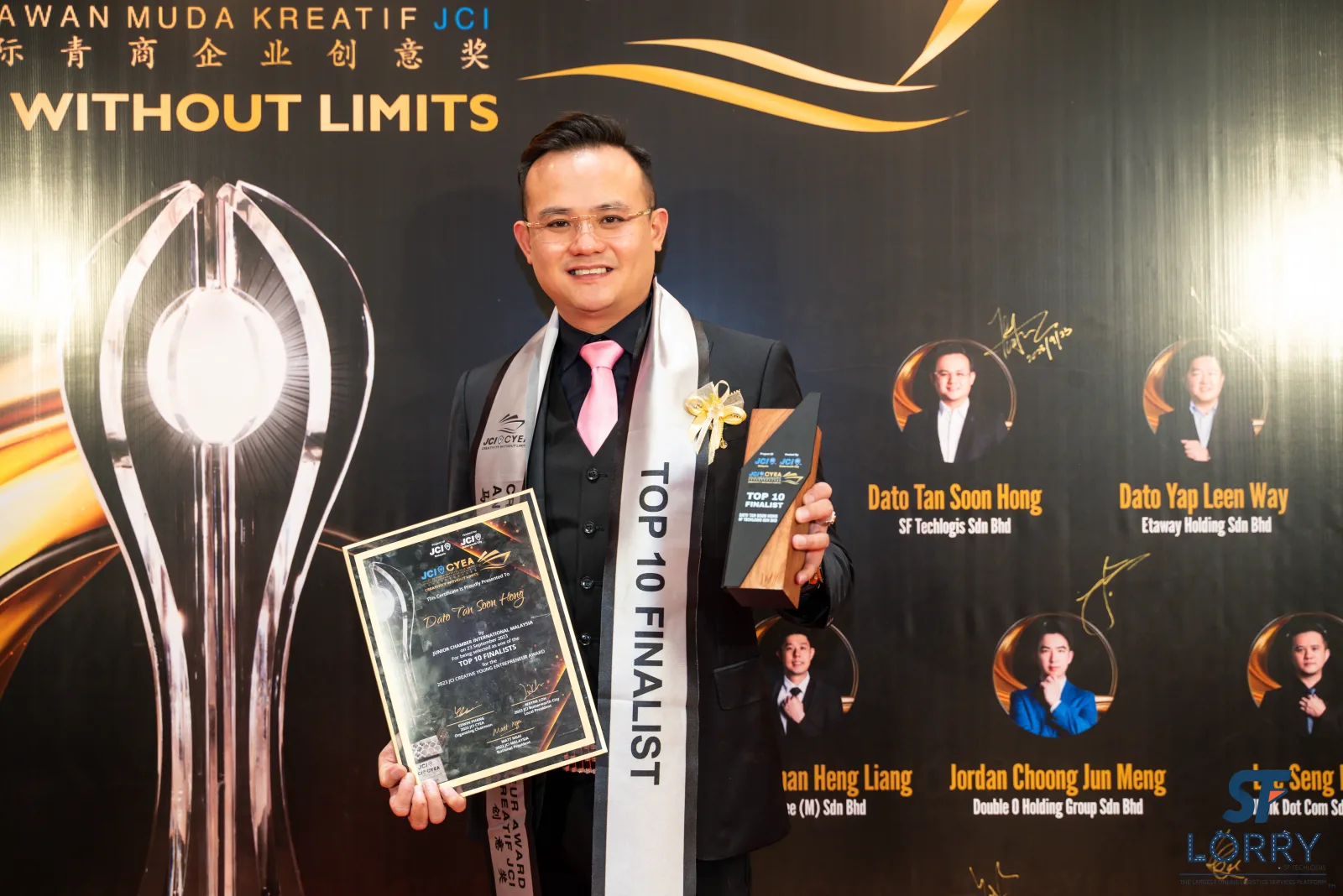 Dato Tan Soon Hong holding the JCI CYEA 2023 Top 10 Finalist trophy and certificate.