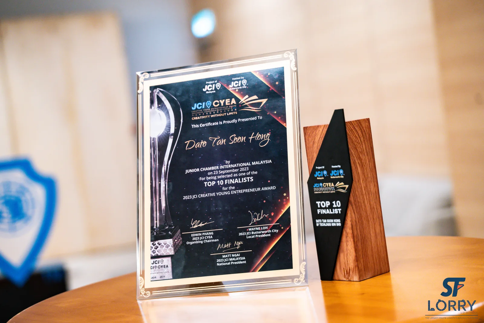 JCI CYEA 2023 certificate and Top 10 Finalist trophy presented to Dato Tan Soon Hong.